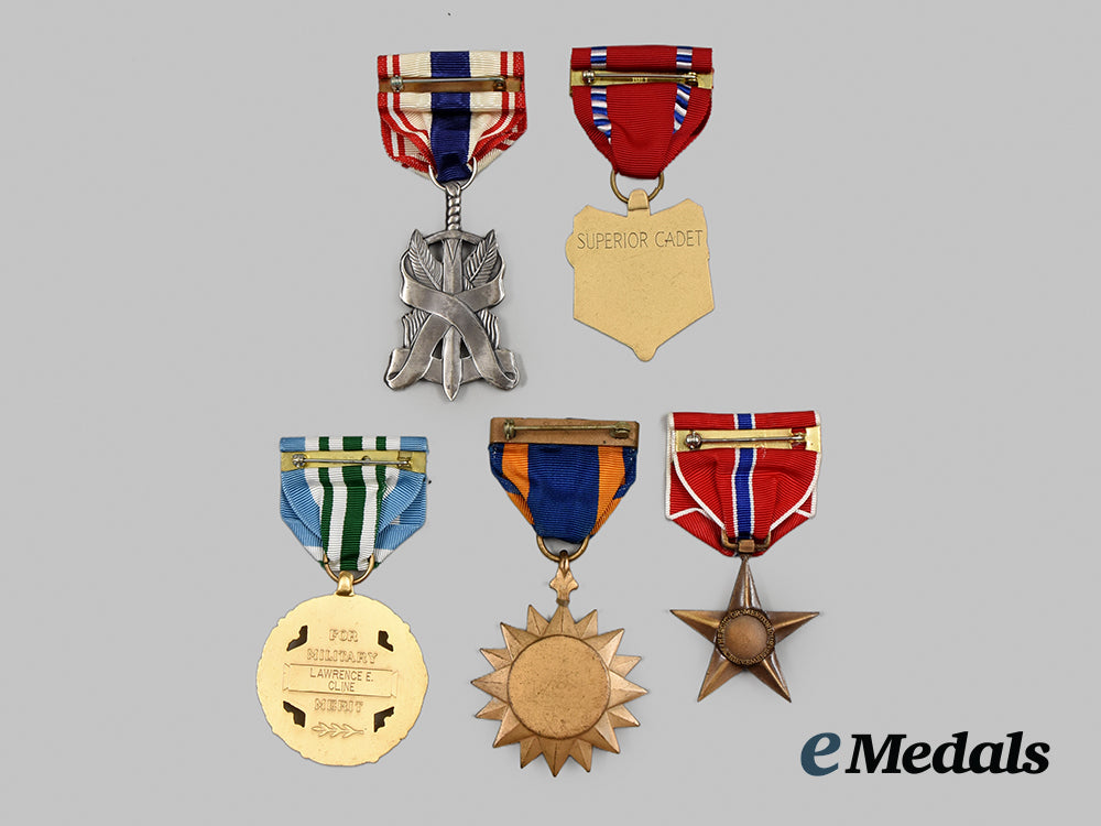 united_states._a_lot_of_medals&_decorations__a_i1_0337