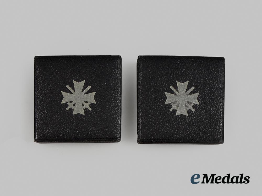 germany,_third_reich._two_unissued_war_merit_crosses_first_class_with_wrapping_paper__a_i1_0389