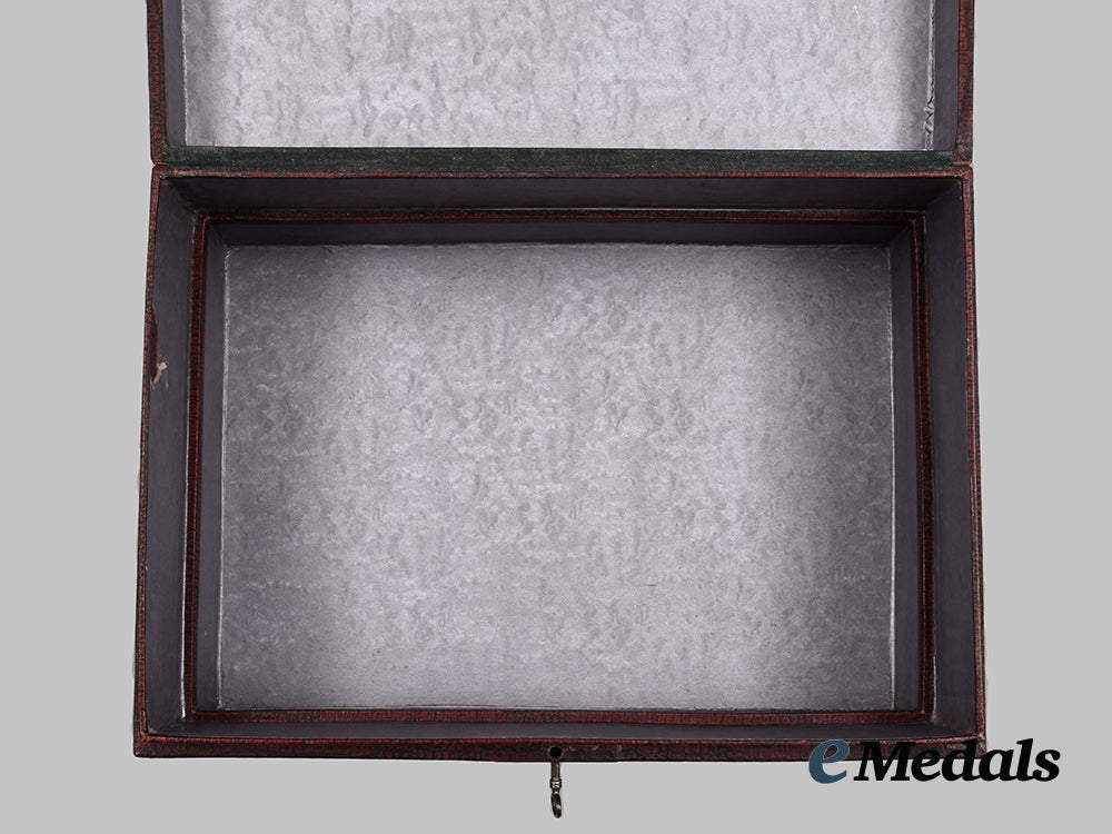 germany,_imperial._a_lockable_first_war_veteran’s_iron_cross_chest__a_i1_0437