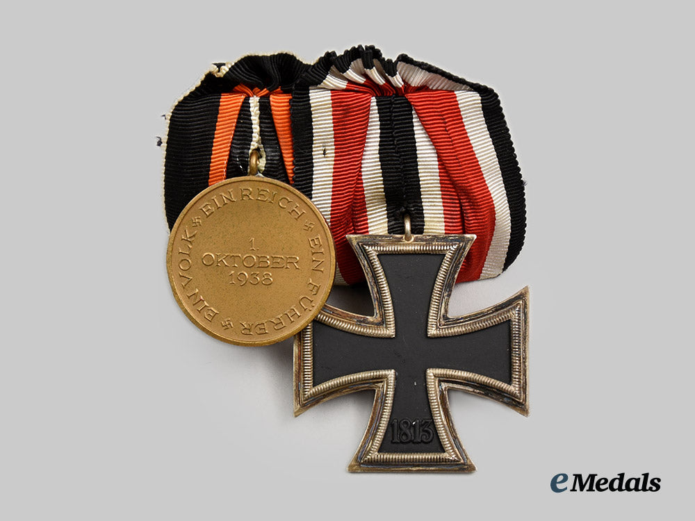 germany,_third_reich._a_parade-_mounted_medal_bar_for_second_world_war_service__a_i1_0669