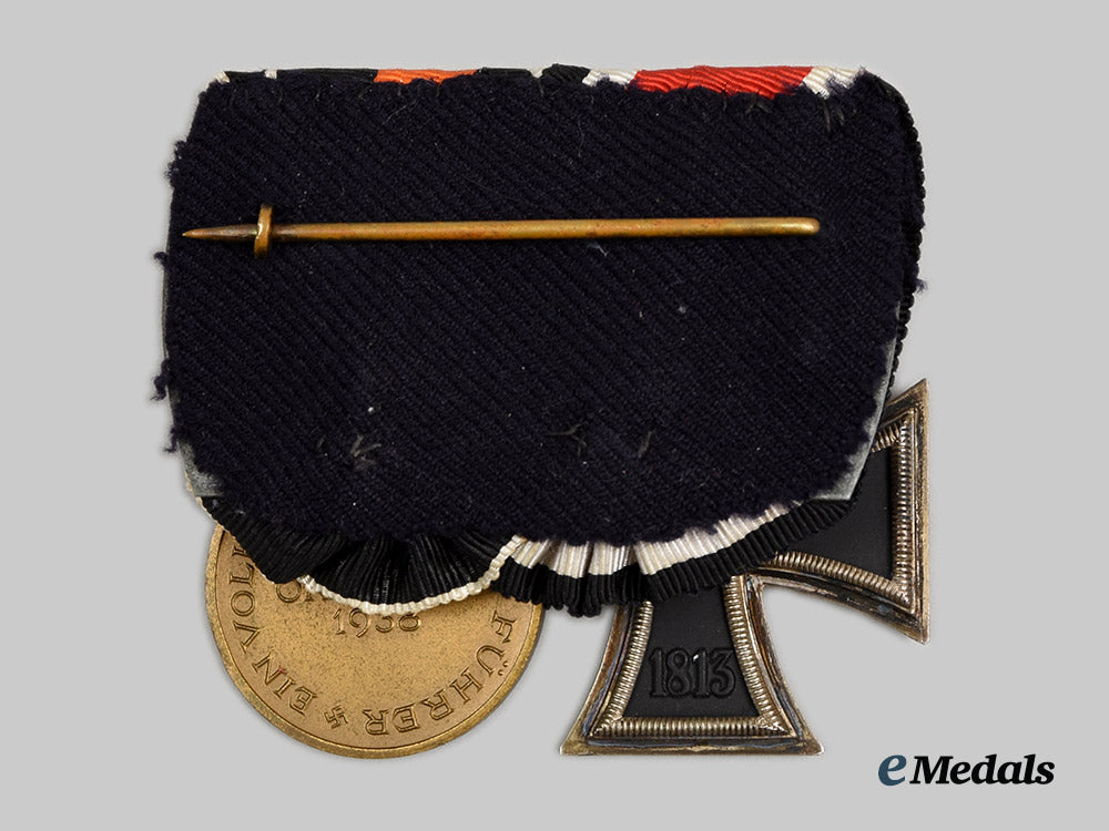 germany,_third_reich._a_parade-_mounted_medal_bar_for_second_world_war_service__a_i1_0670