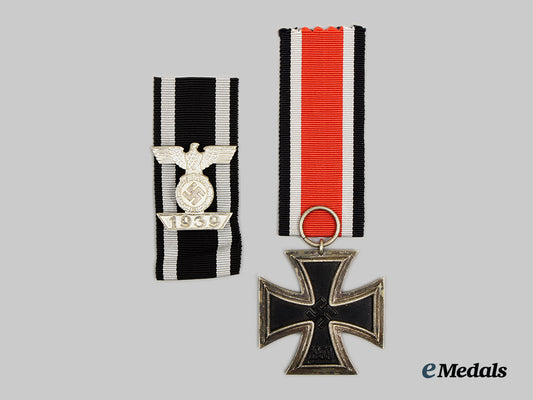 germany,_third_reich._a_grouping_of_an_iron_cross1939_second_class_and_a1939_clasp_to_the_iron_cross_i._class__a_i1_0696