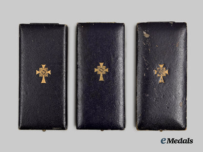 germany,_third_reich._a_lot_of_three_cased_gold_grade_honour_crosses_of_the_german_mother;_different_makers__a_i1_0715