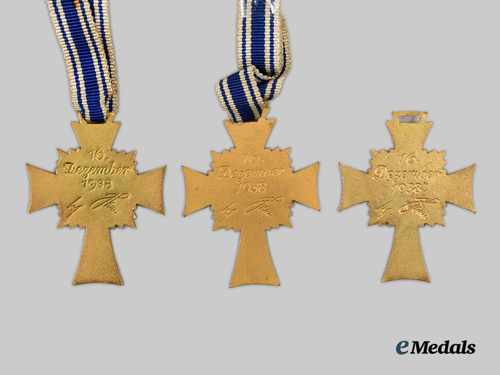 germany,_third_reich._a_lot_of_three_cased_gold_grade_honour_crosses_of_the_german_mother;_different_makers__a_i1_0719