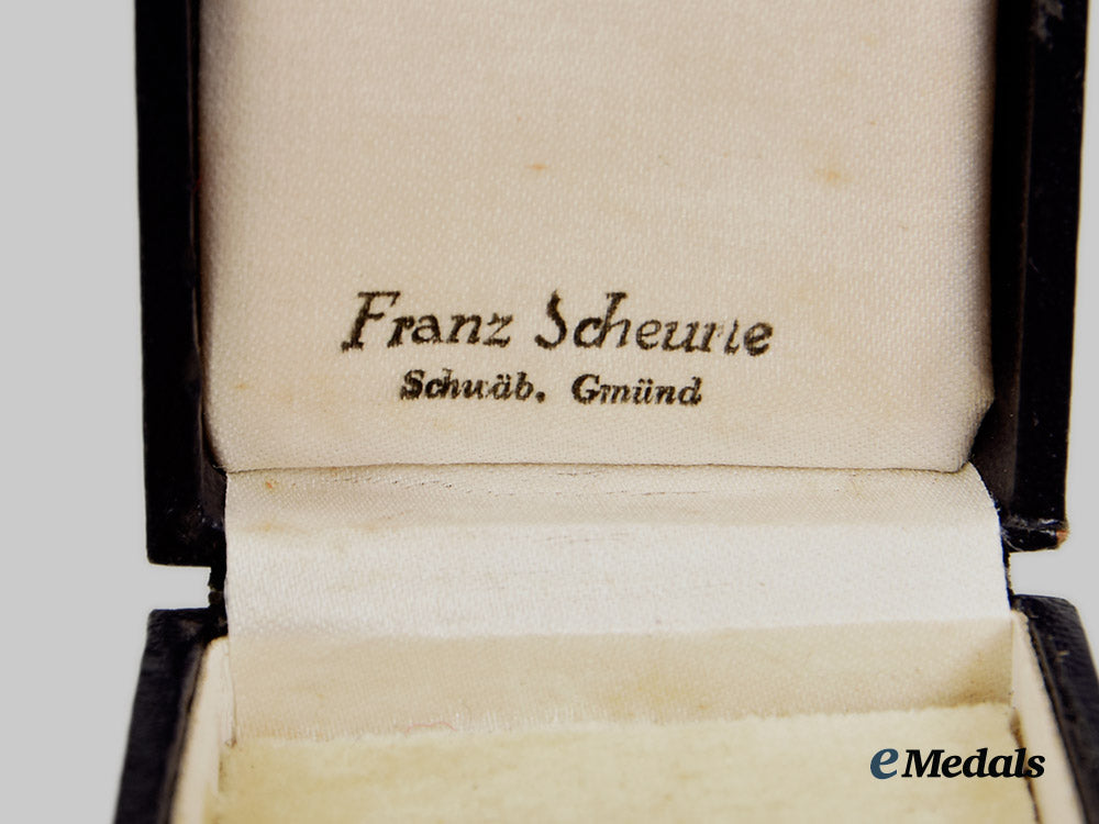 germany,_third_reich._a_lot_of_three_cased_gold_grade_honour_crosses_of_the_german_mother;_different_makers__a_i1_0721