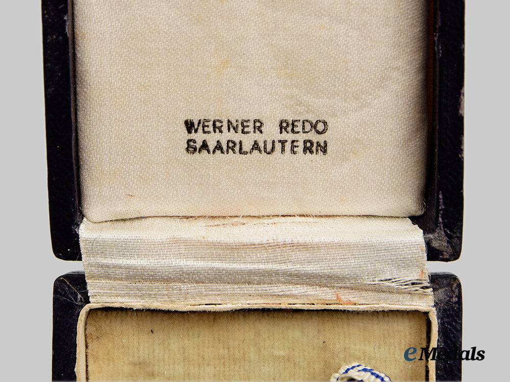 germany,_third_reich._a_lot_of_three_cased_gold_grade_honour_crosses_of_the_german_mother;_different_makers__a_i1_0723