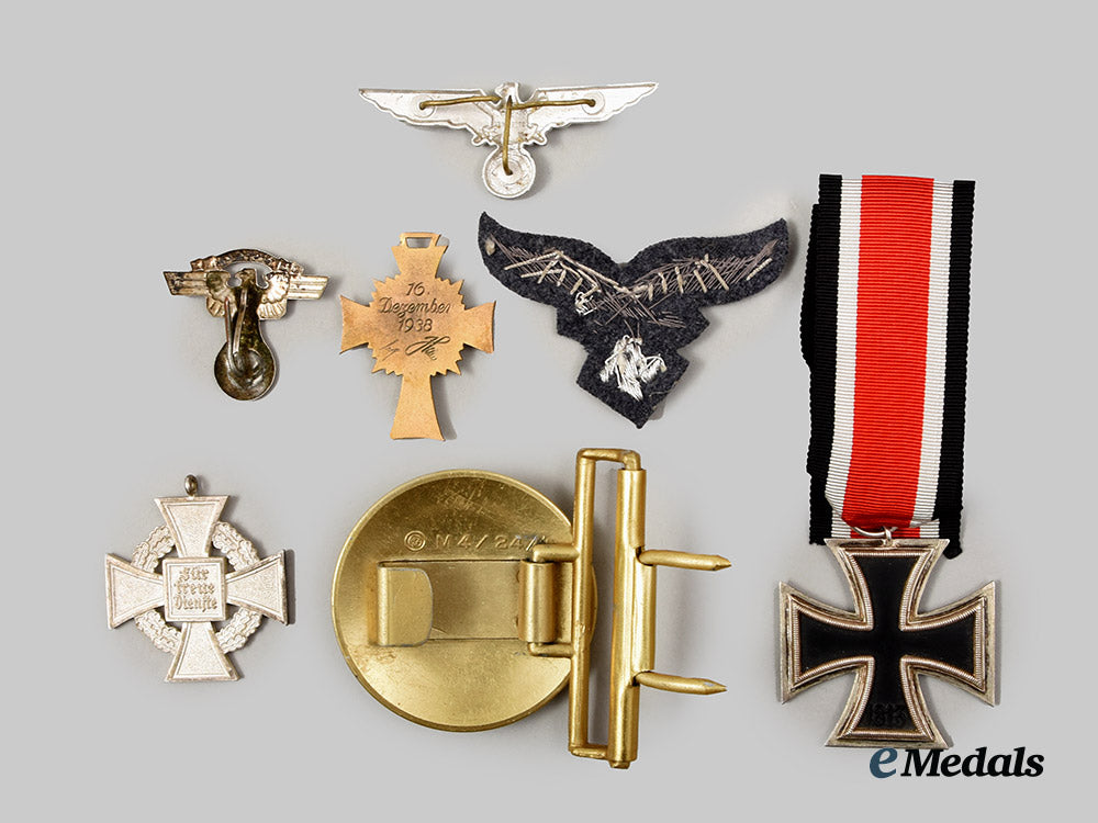 germany,_third_reich._a_mixed_lot_of_awards_and_insignia__a_i1_0883