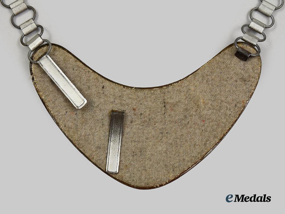 germany,_wehrmacht._a_rare_feldgendarmerie_gorget__a_i1_1320