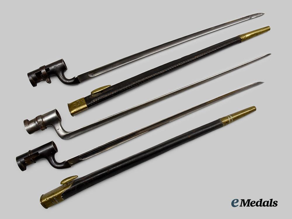 united_kingdom._a_lot_of_three_pattern1853_enfield_socket_bayonets__a_i1_1994