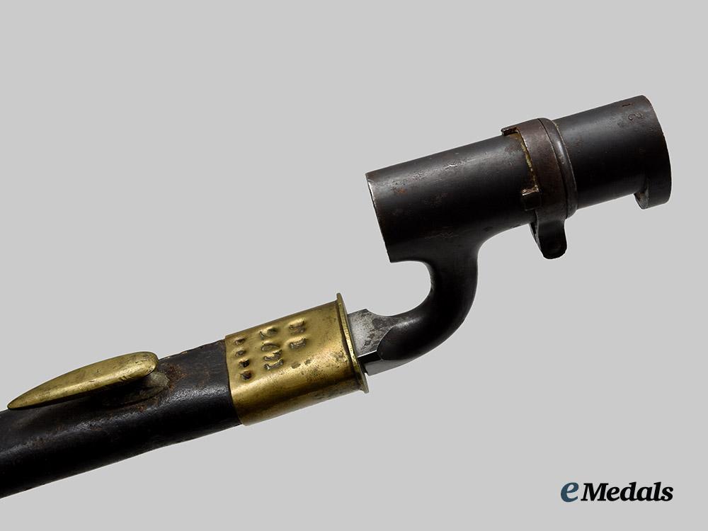 united_kingdom._a_lot_of_three_pattern1853_enfield_socket_bayonets__a_i1_1997