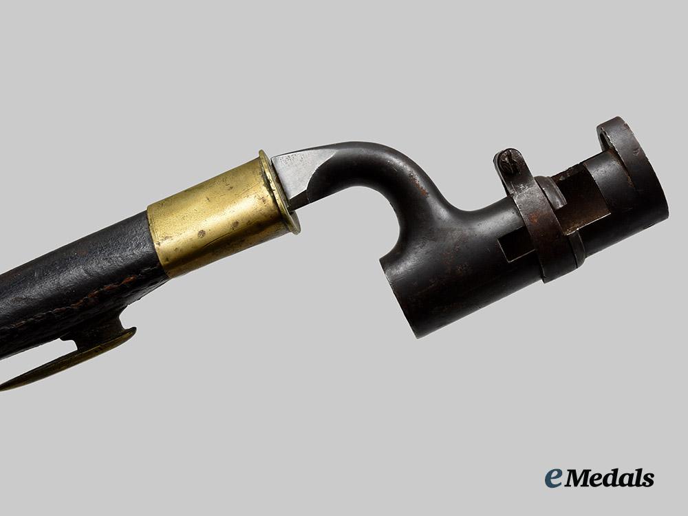 united_kingdom._a_lot_of_three_pattern1853_enfield_socket_bayonets__a_i1_1998