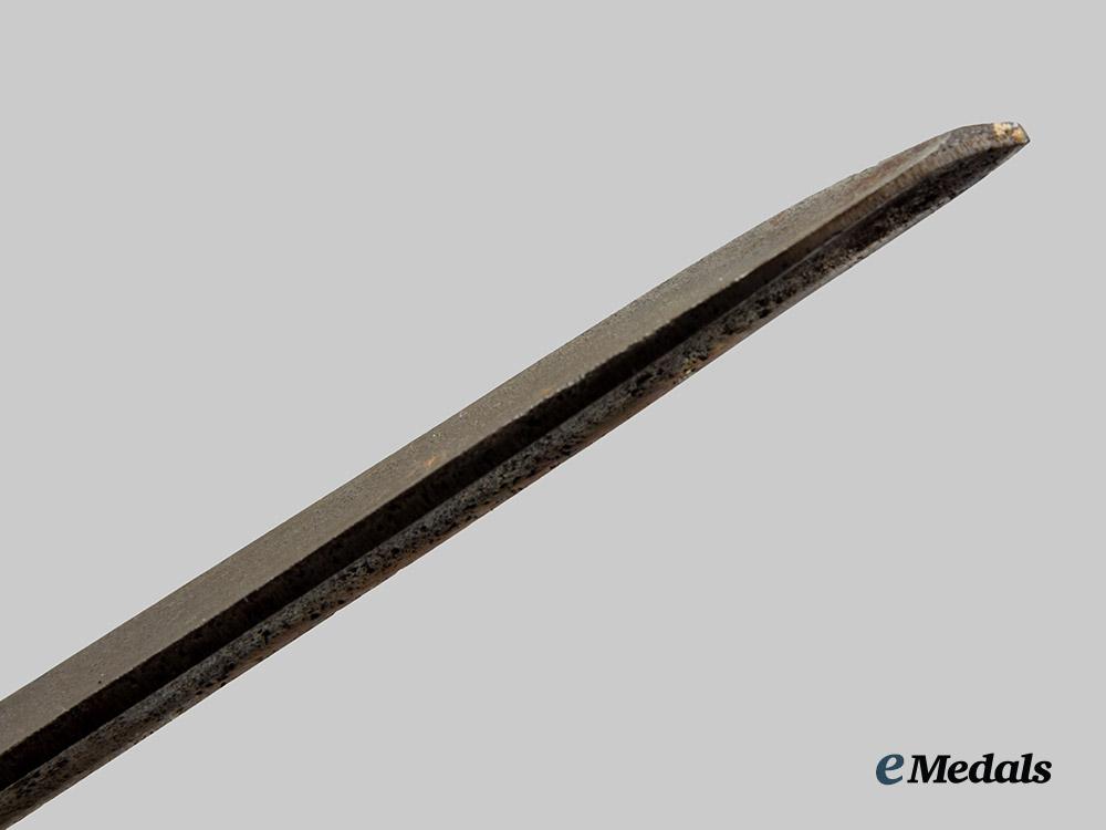 united_kingdom._a_lot_of_three_pattern1853_enfield_socket_bayonets__a_i1_2006