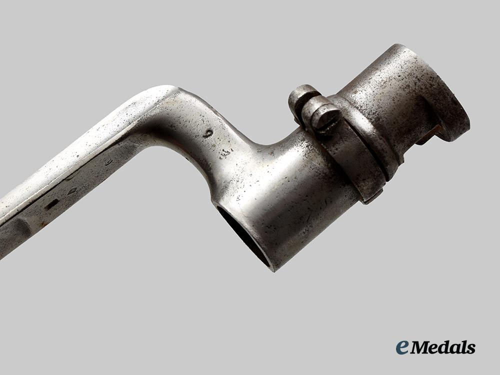 united_kingdom._a_lot_of_three_pattern1853_enfield_socket_bayonets__a_i1_2009