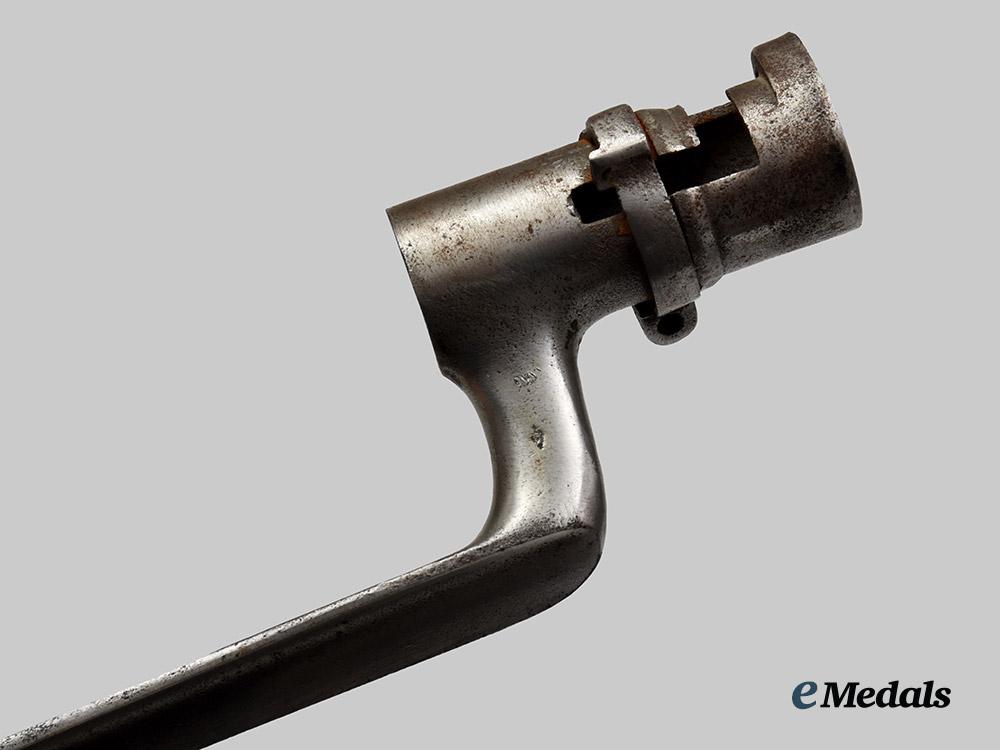united_kingdom._a_lot_of_three_pattern1853_enfield_socket_bayonets__a_i1_2010