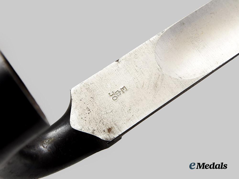 united_kingdom._a_lot_of_three_pattern1853_enfield_socket_bayonets__a_i1_2014