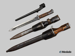 International. A Lot of Four Bayonets (Karabiner 98k x 2 / M1897/05 / No. 4 Mk II)
