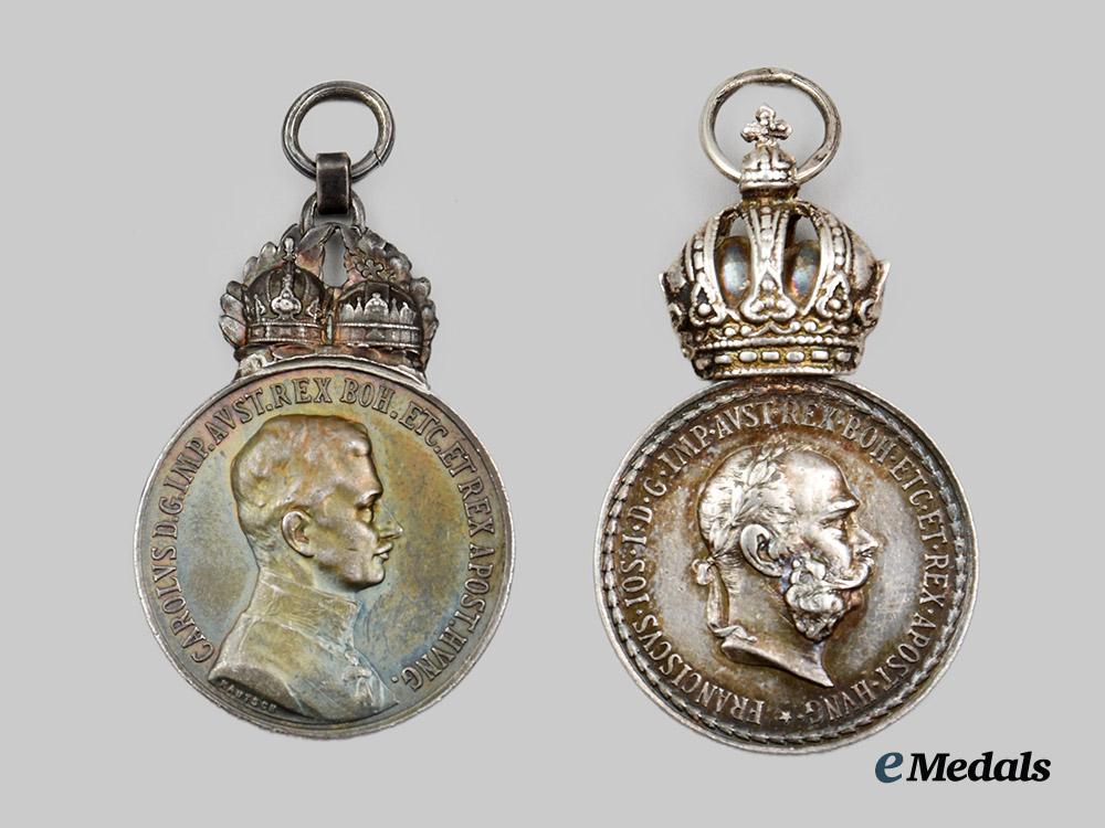austria,_empire._a_lot_of_two_military_merit_medals“_signum_laudis”,_c.1918__a_i1_2889