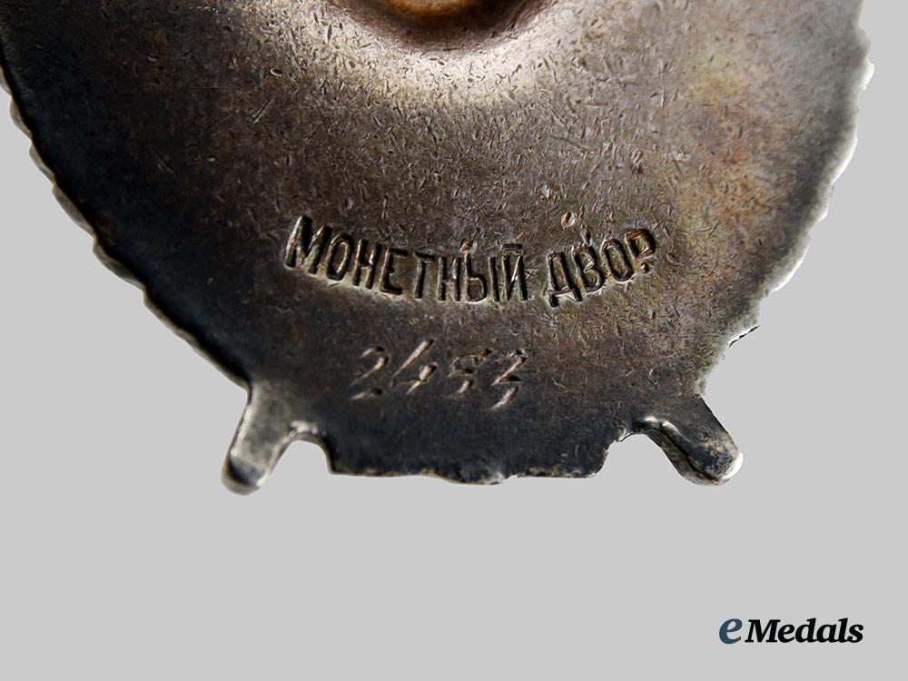 russia,_soviet_union._a_rare_order_of_the_red_banner,_type_i_i_i,_wartime-_issued_third_award__a_i1_3318