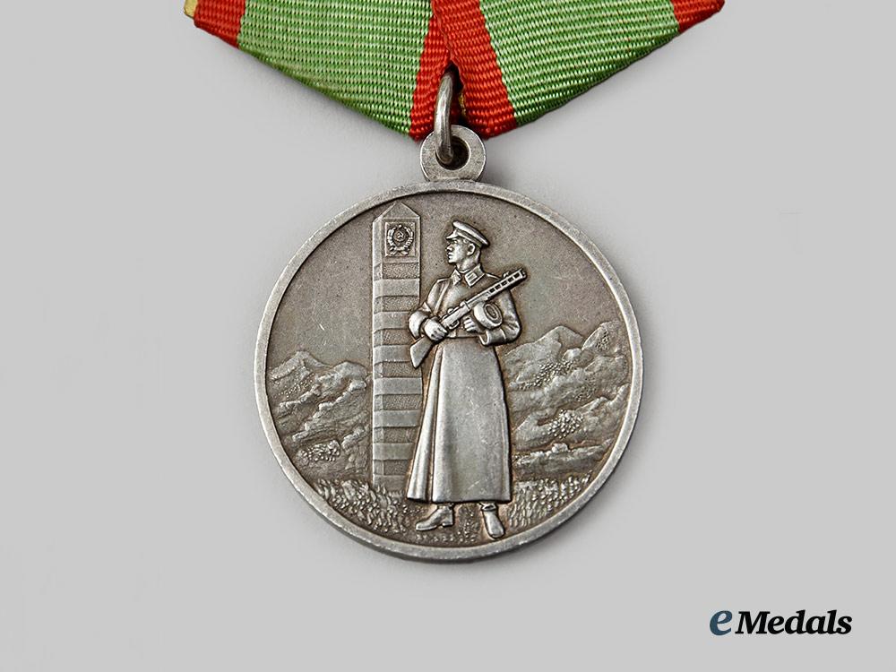 russia,_soviet_union._a_rare_medal_for_distinction_in_guarding_the_state_border_of_the_u_s_s_r,_type_i__a_i1_3358