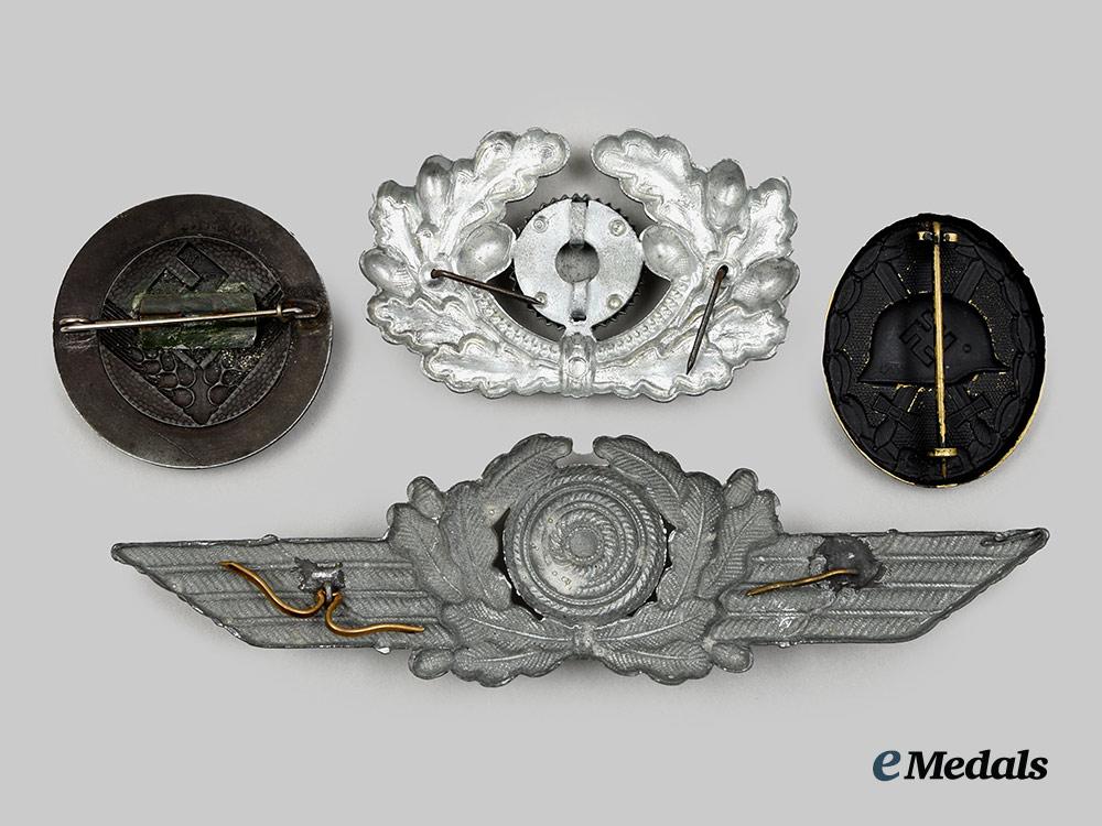 germany,_third_reich._a_lot_of_mixed_badges_and_insignia__a_i1_3852