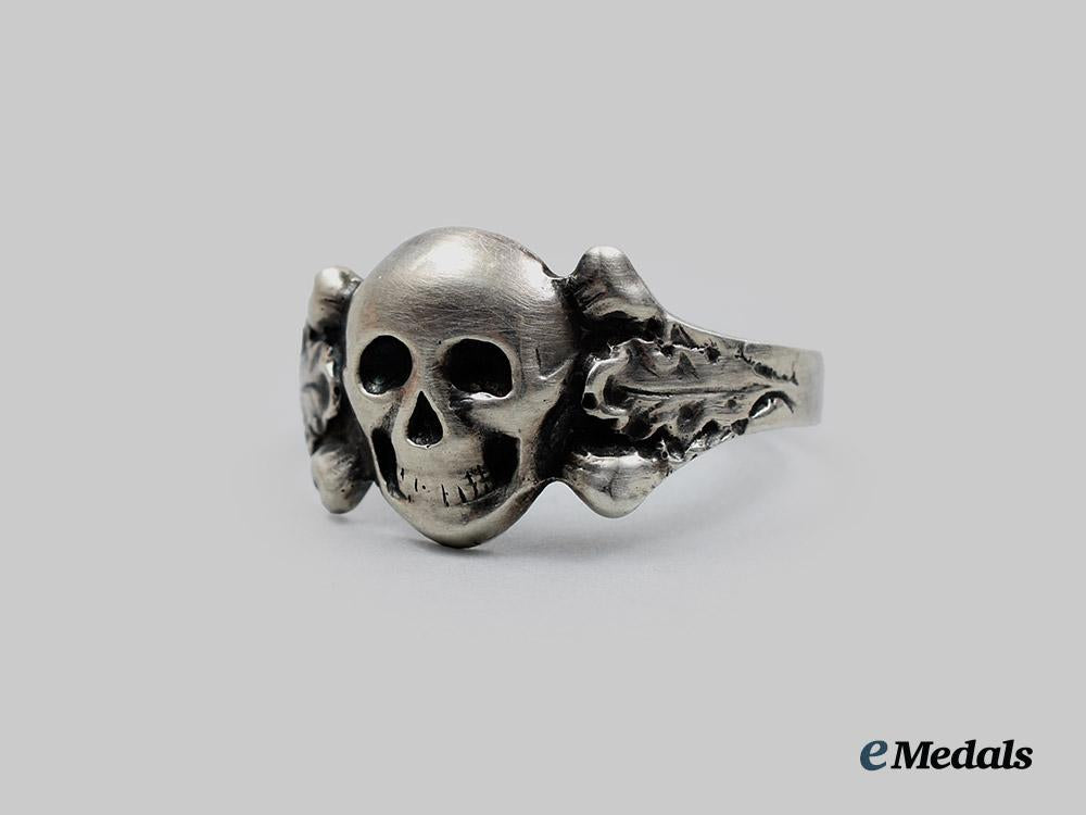 germany,_wehrmacht._a_totenkopf_ring_in_silver__a_i1_4215