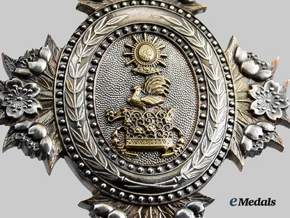 japan,_empire._an_order_of_the_sacred_crown,_v_i_i_class_in_case__a_i1_4506