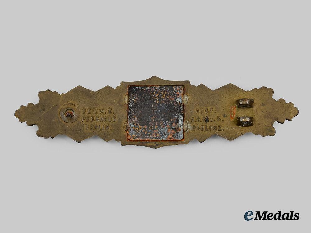 germany,_wehrmacht._a_close_combat_clasp,_bronze_grade,_by_arbeitsgemeinschaft_metall_und_kunststoff__a_i1_4855