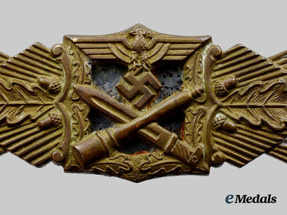 germany,_wehrmacht._a_close_combat_clasp,_bronze_grade,_by_arbeitsgemeinschaft_metall_und_kunststoff__a_i1_4858