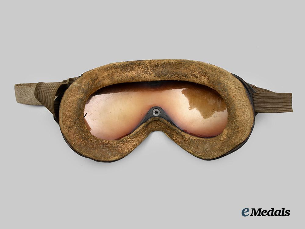 united_states._a_pair_of_polaroid1065_goggles,_for_p51_pilots_and_tank_personnel__a_i1_5636