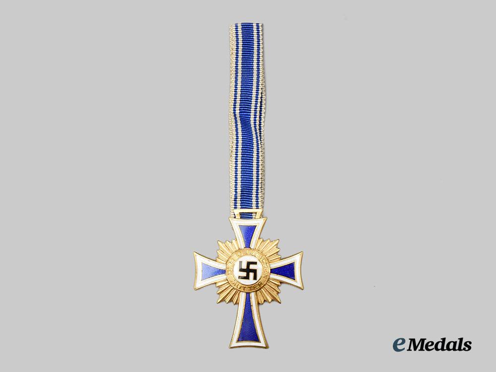 germany,_third_reich._an_honour_cross_of_the_german_mother,_gold_grade_with_case,_by_liefergemeinschaft_pforzheimer_innungen__a_i1_6185