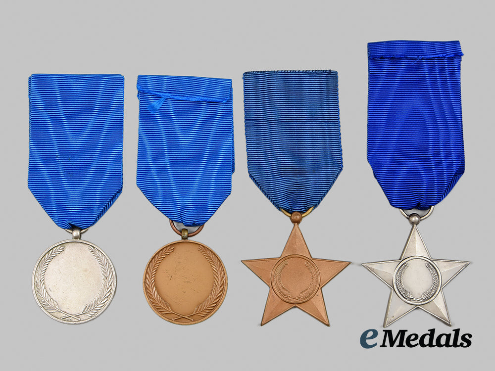 somalia,_republic._a_lot_of_military_valour_stars_and_medals__a_i1_9139