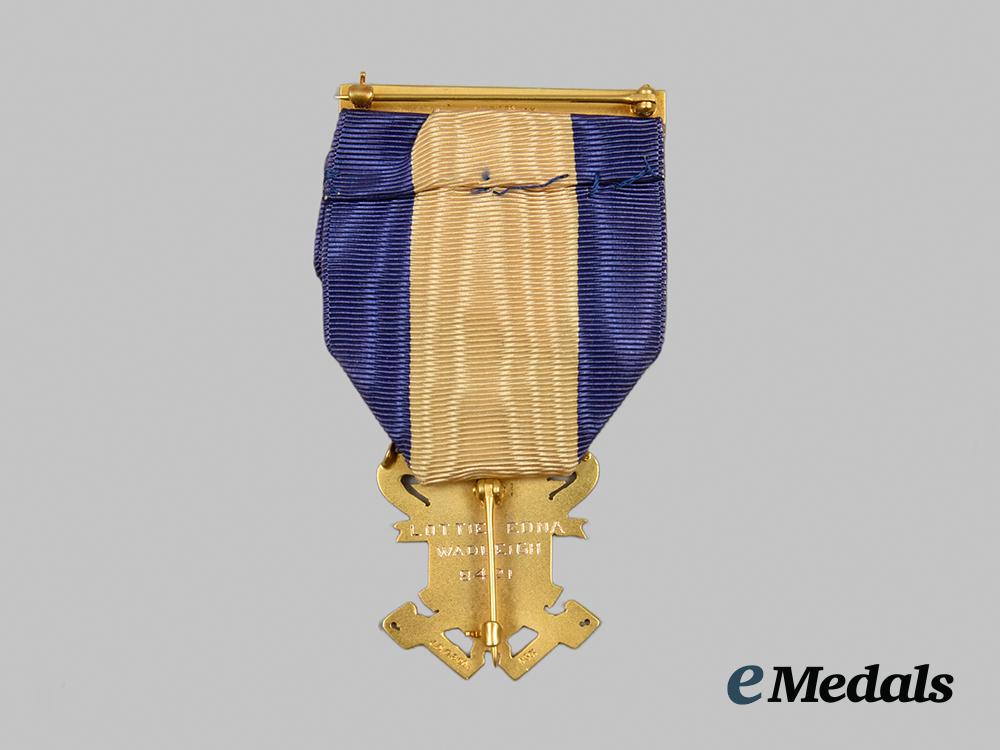 united_states._a_daughters_of_the_revolution_membership_badge_for_massachusetts__a_i1_9830