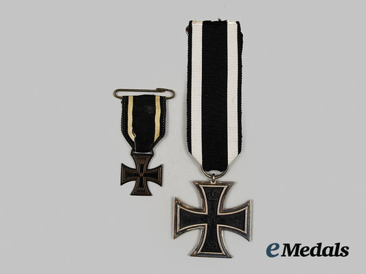 germany,_imperial._a_pair_of_iron_crosses_i_i_class,1870_and1914_versions__a_i1_9984