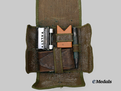 canada,_c_e_f._a_military_issue_autostrop_shaving_kit,_c.1916_e_medals__c7629_5
