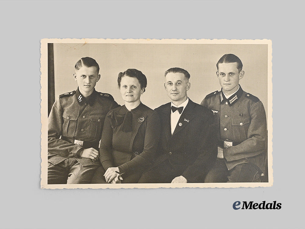 germany,_s_s._a_lot_of_wartime_waffen-_s_s_photos_with_rare_awards_and_insignia_e_medals__m0405-108_11