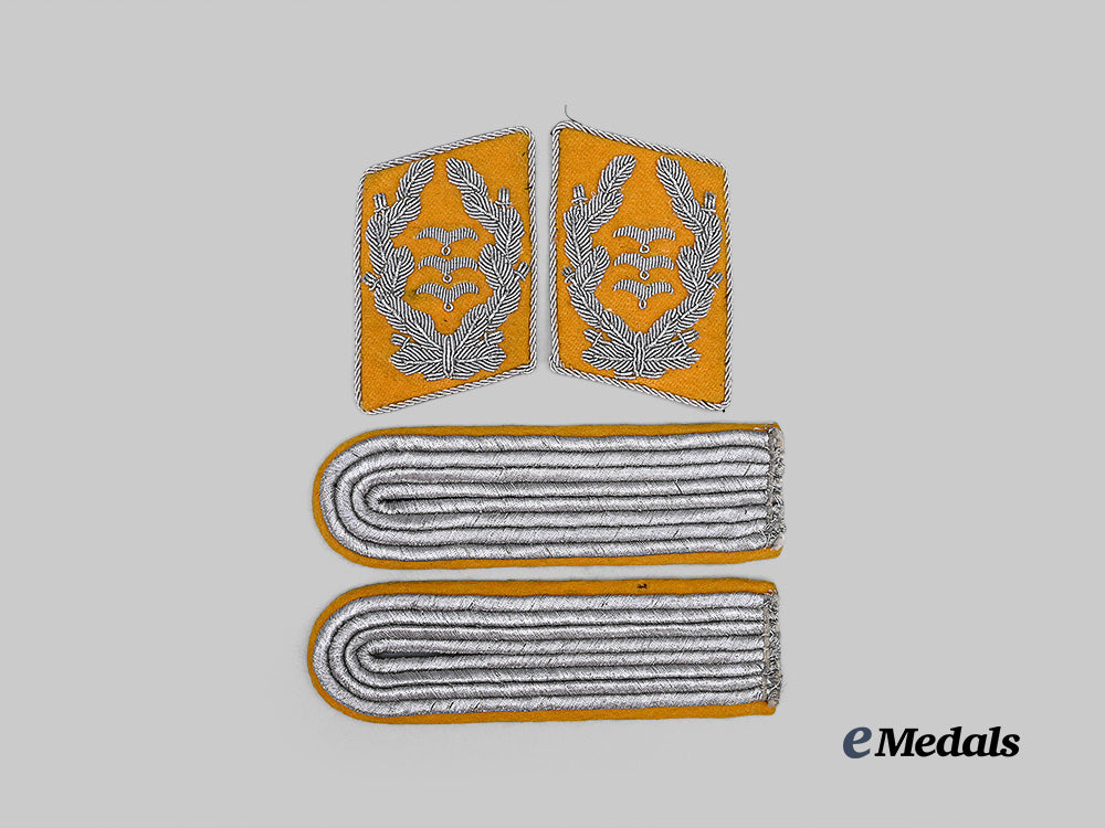 germany,_luftwaffe._a_lot_of_flight_personnel/_fallschirmjäger_insignia_for_officer_ranks_e_medals__g62877_2