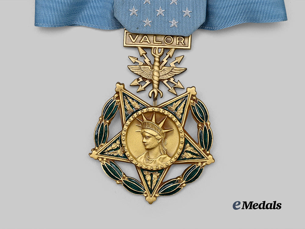 united_states._an_air_force_medal_of_honor_in_case_of_issue_e_medals__w8656_6