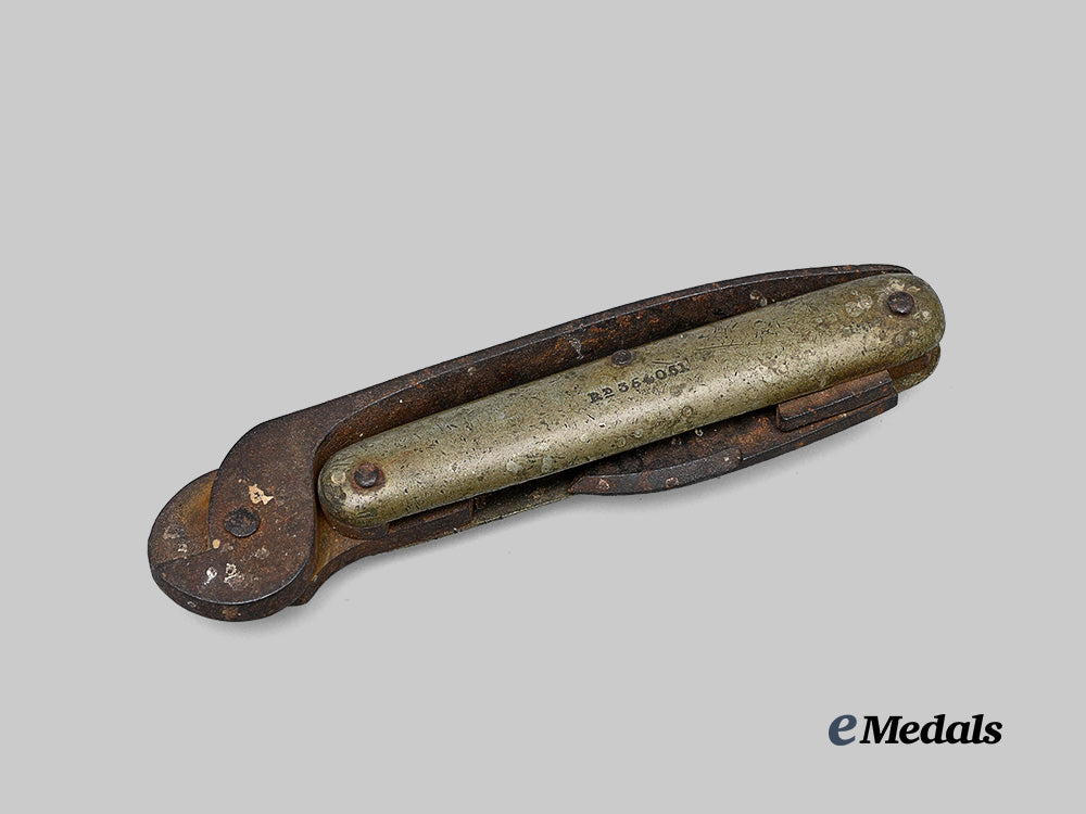united_kingdom._a_lot_of_four_blades_with_escape_knife_e_medals__g_b8649_19
