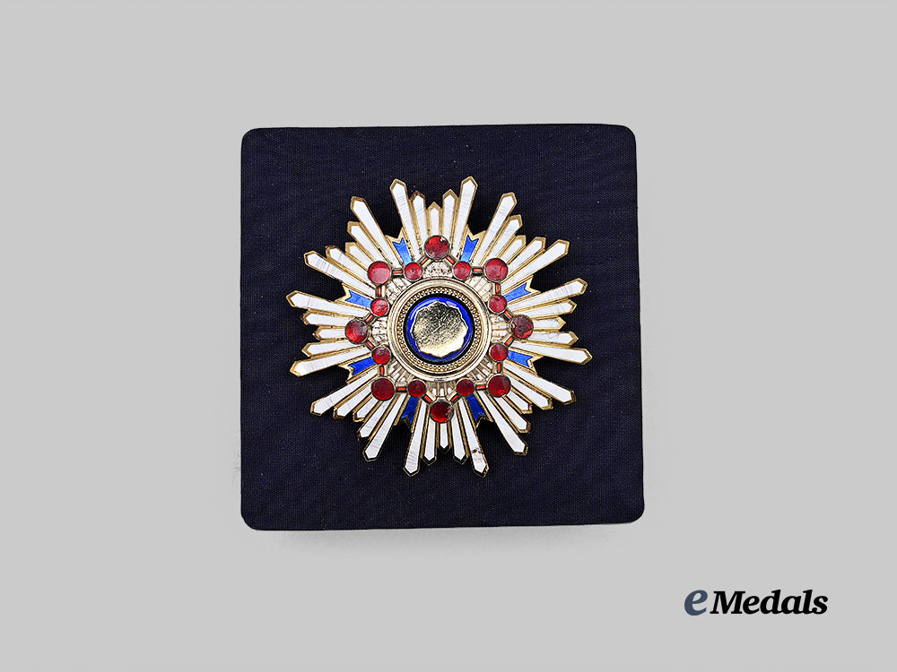 japan,_empire._an_order_of_the_sacred_treasure,_i_i_class_star,_in_case_e_medals__m0625-137_4