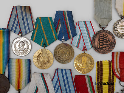 europe._a_lot_of_medals,_decorations&_awards_e_medals__e_u24750_5