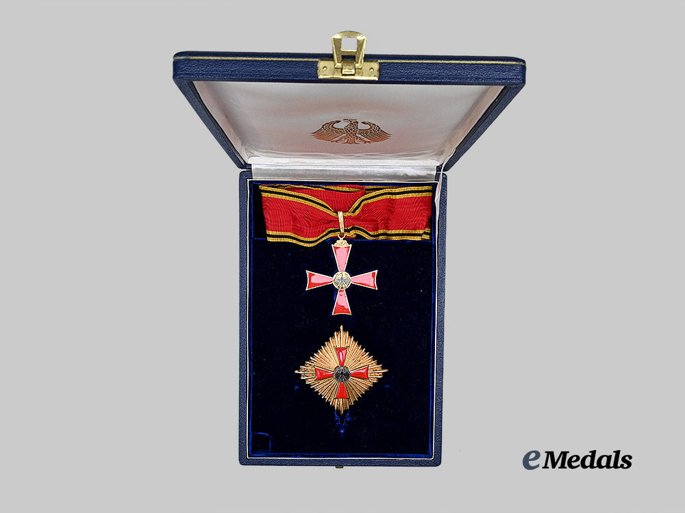 germany,_federal_republic._an_order_of_merit,_knight_commander’s_set_with_case,_by_steinhauer&_lück_e_medals__g62748_3