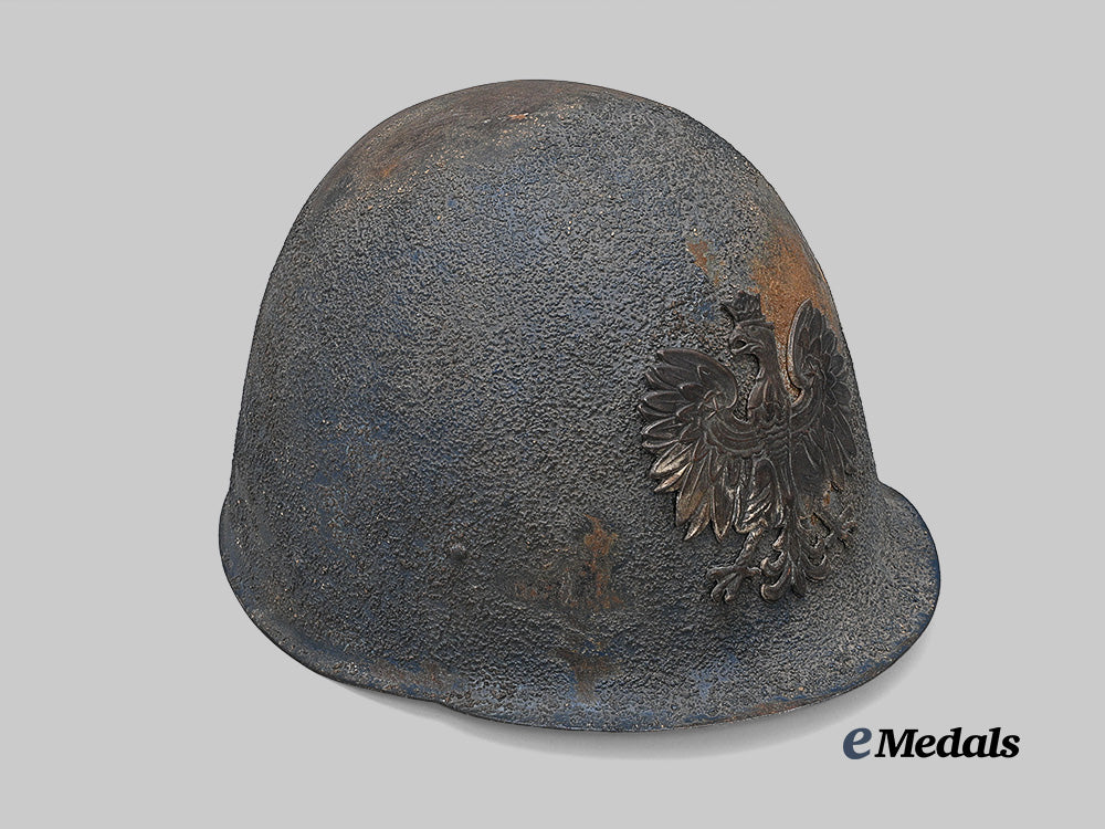 poland,_republic._a_rare_w_z31_steel_border_guard_helmet,_named_e_medals__e_u24348_3
