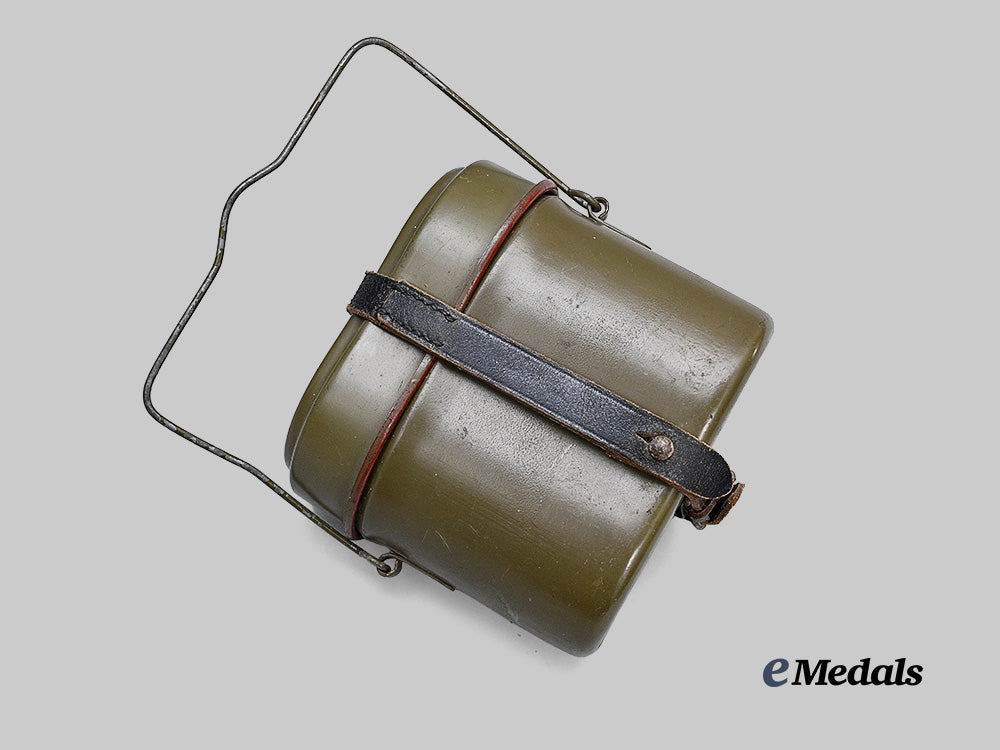 germany,_wehrmacht._an_m31_mess_kit,_mid-_war_example,_by_stahlwerk_mischkau_e_medals__g62675_3