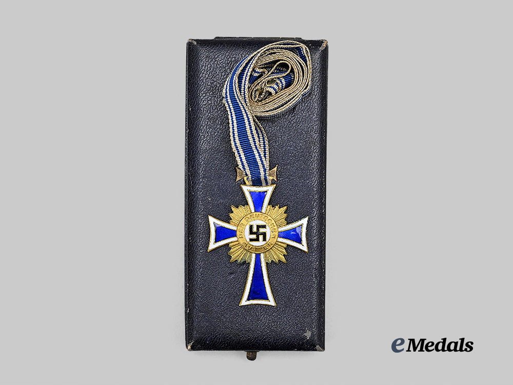 germany,_third_reich._an_honour_cross_of_the_german_mother,_gold_grade_with_case,_by_wilhelm_deumer_e_medals__g62660_5