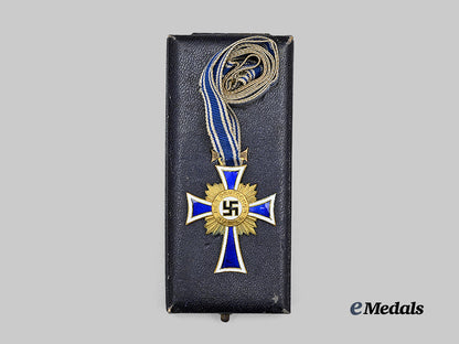 germany,_third_reich._an_honour_cross_of_the_german_mother,_gold_grade_with_case,_by_wilhelm_deumer_e_medals__g62660_5
