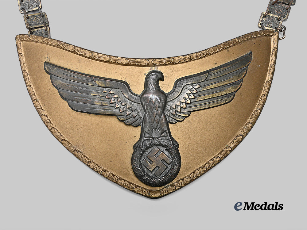 germany,_n_s_d_a_p._a_standard_bearer’s_gorget,_by_f._w._assmann&_söhne_e_medals__g62733_3