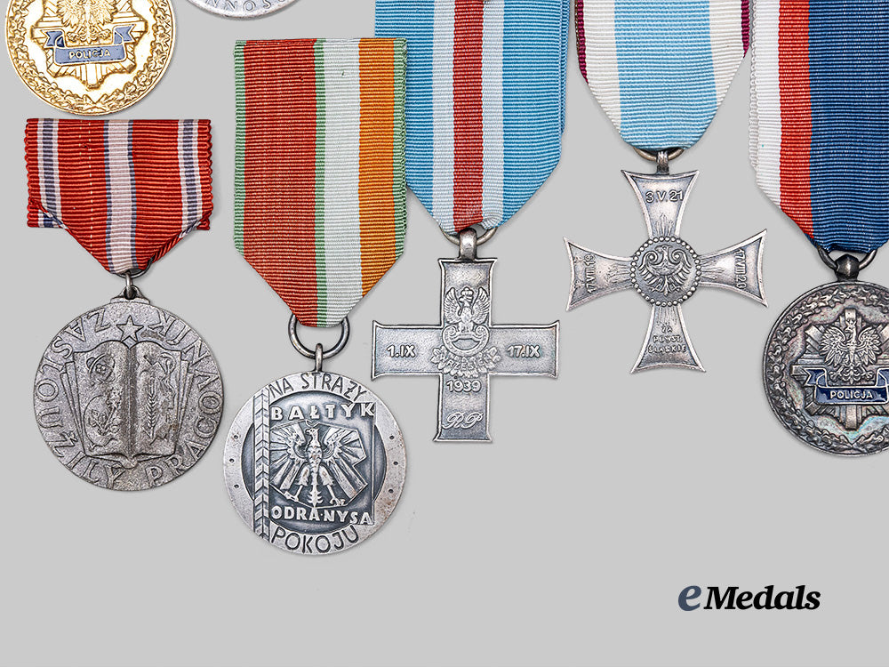poland,_republic._a_lot_of_medals&_awards_e_medals__e_u24894_4