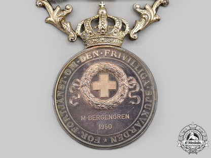 sweden,_kingdom._a_red_cross_merit_medal_for_voluntary_health_care_for_men,_i_i_class_silver_grade__e_u199704