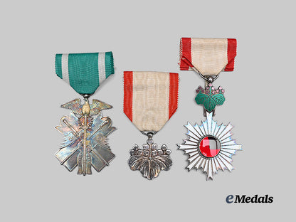 japan,_empire._a_lot_of_three_orders_e_medals__m0625-130_5