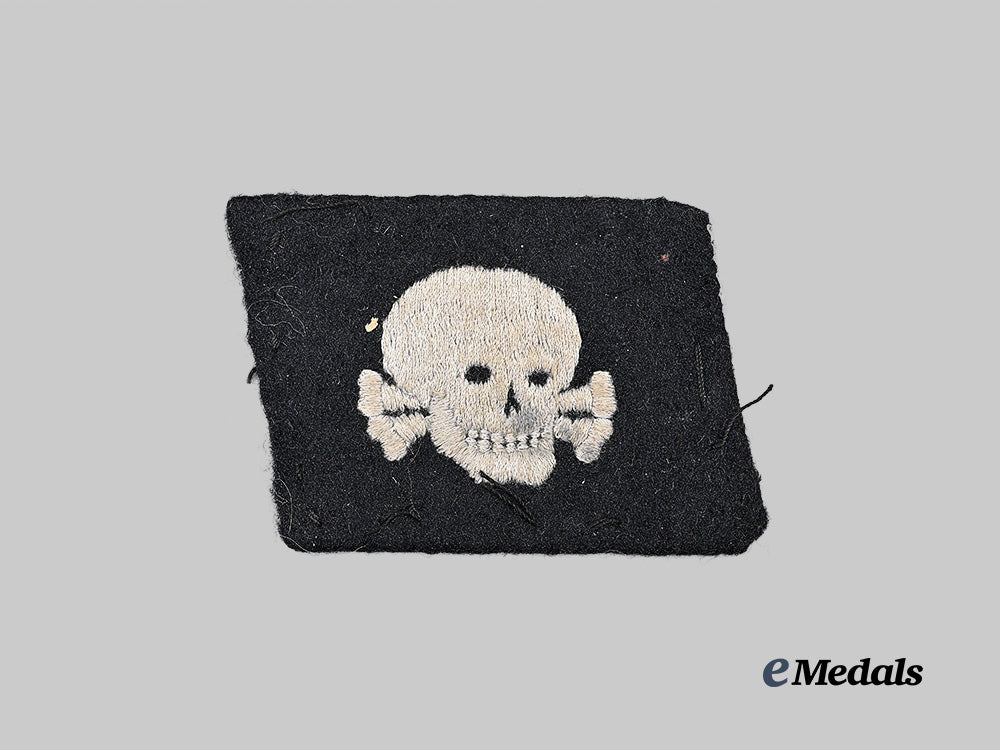 germany,_s_s._a3rd_s_s_panzer_division_totenkopf_collar_tab,_late-_war_variant_e_medals__g62968_2